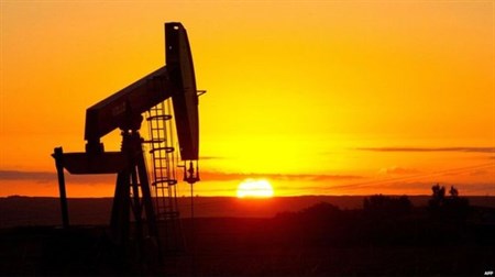 Amidst oversupply and Chinese economy woes, oil slumps six year low