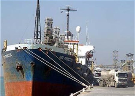 20 commercial ships received by the Maqel and Um-Qasr ports of Iraq