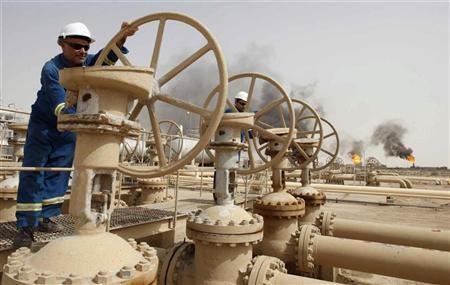النفط يهبط دون 102 دولار بسبب الشكوك المحيطة بالطلب