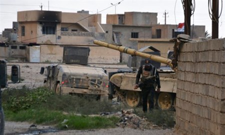 Iraq forces push IS militants from south of Mosul