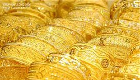الذهب في العراق يواجه انخفاضاً طفيفاً باسعاره