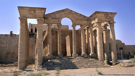 Ancient Iraqi city of Hatra getting destroyed by IS