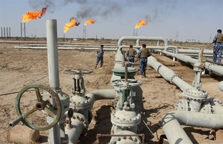 After oil price drop, Iraq asks oil companies to cut spending